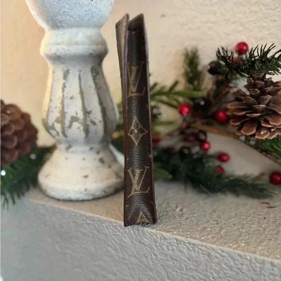 - Louis Vuitton monogram, eye glass case like new - Picture 6 of 14